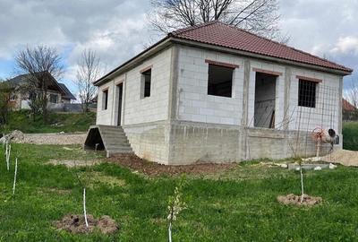 Casă cu Teren 600 Mp în Hotar