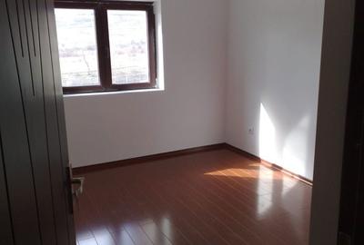 Apartament cu 4 camere nedecomandat în Loturi - 1