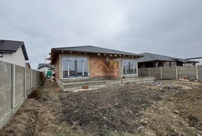 Casă cu 3 camere cu Teren 360 Mp în Moșnița Veche - 1