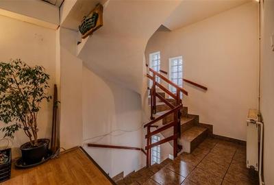 Locuinta cu caracter,doua niveluri,4 camere,terasa,garaj,curte,Centru Istoric Br - 9