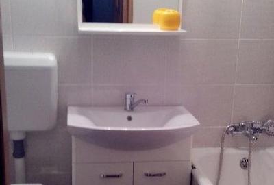 Apartament cu 3 camere semidecomandat în Drumul Găzarului