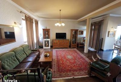Casă cu 5 camere cu Teren 900 Mp în Central