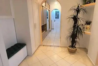 Apartament cu 3 camere decomandat în Obcini