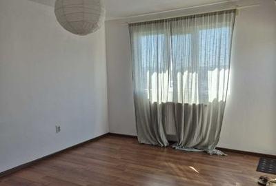 Apartament cu 3 camere decomandat în Soarelui