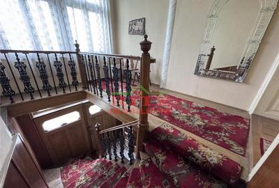 Casa P 1E Pod S= 435 mp, teren 938 mp, pretabila clinica, gr - 8