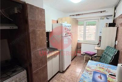 Apartament cu 3 camere decomandat în Casa de Cultură - 1