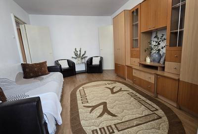 Apartament cu 2 camere semidecomandat, mobilat în Florilor - 1