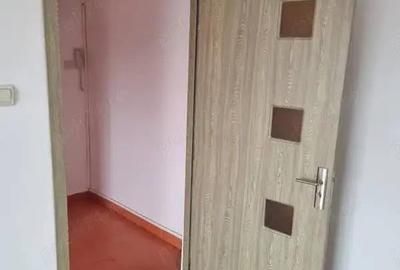 A 43 Proprietarul vinde apartament 3 camere ,luminos , Cascada Bacau - 11