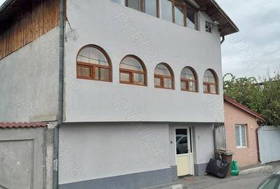 Casă cu 6 camere în Central - 2