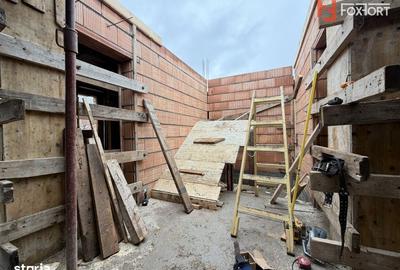 Casă cu 4 camere cu Canalizare în Sânandrei