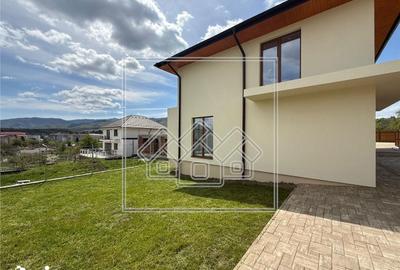 Casă cu 3 camere cu Teren 275 Mp în Central - 1