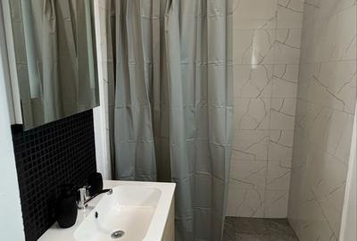 Casă cu 4 camere cu Canalizare în Central - 1