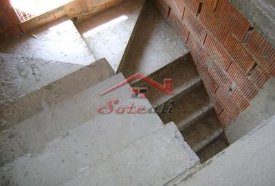 Casă cu Teren 650 Mp în Cornu - 4