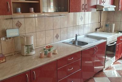 Apartament cu 3 camere semidecomandat în Central
