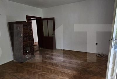 Casă cu 3 camere cu Canalizare în Central