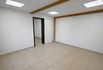 Spațiu comercial, de 40 mp, în Central - 4