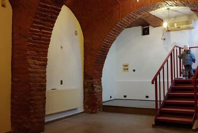 Spațiu comercial, de 345 mp, în P-ța Romană - 8