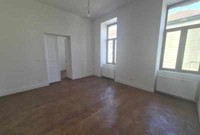 Apartament cu 3 camere semidecomandat în Central - 2