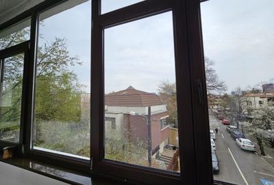 Apartament cu 2 camere semidecomandat în 1 Mai