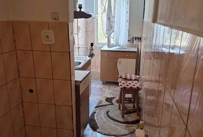 Apartament cu 3 camere semidecomandat în Viziru 1 - 2