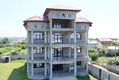 1 DECEMBRIE CASA P+2E+M LOT 1900 MP - 1