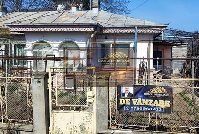 Casă cu 3 camere decomandat cu Canalizare în Central - 1