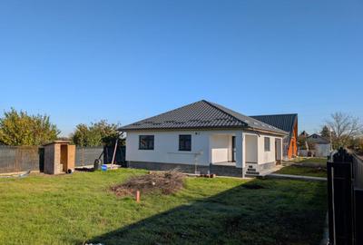 Casa cu garaj Lilieci- teren 540m, canalizare, apa, gaz. - 2