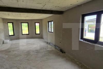 Casă cu 4 camere cu Teren 1000 Mp în Central - 2