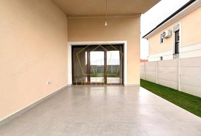 Casă cu 5 camere cu Canalizare în Moșnița Nouă