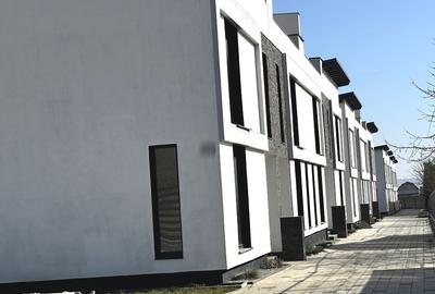 Casă individuală cu 4 camere decomandat cu Canalizare în Cetate - 1