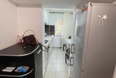 Apartament cu 2 camere semidecomandat în Rovine