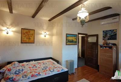 Apartament de 3 camere ultracentral, 2 intrari, lift cu acces privat, pod pentru depozitare, central - 10