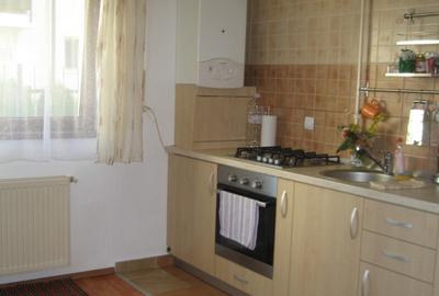 Inchiriem apartament decomandat, 2 camere, nord est