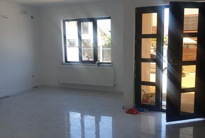 Casă individuală cu 4 camere cu Canalizare în Valu lui Traian