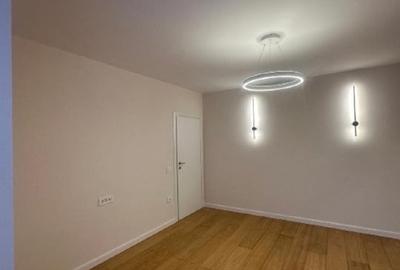 Vand apartament proaspat renovat , finisaje lux - 11