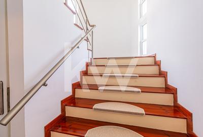 Casă individuală cu 7 camere cu Garaj în Fundata - 16