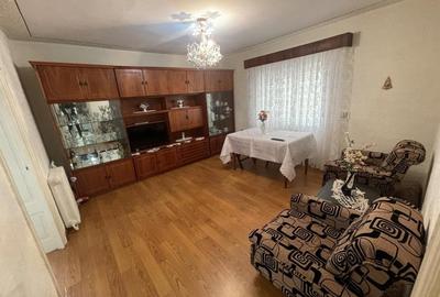 Casă individuală cu 4 camere în Central