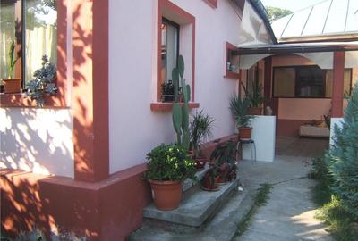 Casă cu 8 camere cu Teren 2000 Mp în Coțofenești - 1