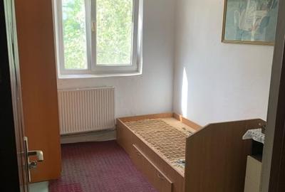 Apartament cu 3 camere semidecomandat în Central - 2