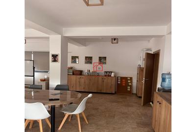 Spațiu comercial, de 90 mp, în Central - 7