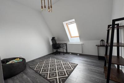 Apartament cu 3 camere decomandat, mobilat în Tractorul - 9