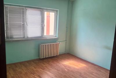 Apartament decomandat de vanzare. cartier sararilor