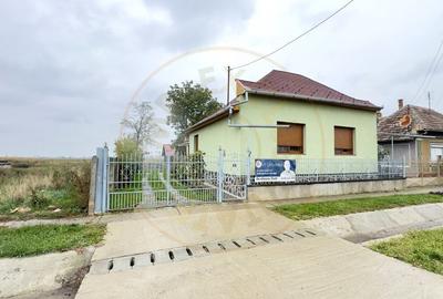 Casa 4 camere, Teren 3.405 mp Loc. Dindestiu Mic Jud. Satu Mare-Comision 0% - 1