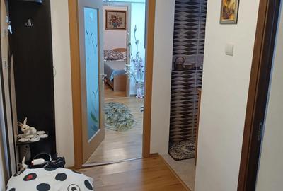 Vand apartament cu doua camere , pre? 27000 euro - 2