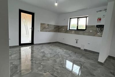 Casă cu 4 camere cu Teren 700 Mp în Central - 6