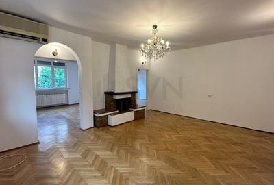 Apartament cu 4 camere nedecomandat în Ștefan cel Mare