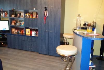 Apartament cu 4 camere decomandat, mobilat în 9 Mai
