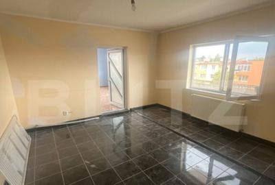 Apartament de vanzare, cu 3 camere, semidecomandat, 84 mp, z - 6