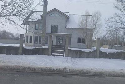 Casă cu 6 camere în Titu - 2