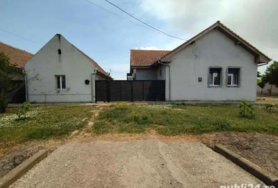 Proprietar vand casa pe parter in Cenei,195 mp,teren 2.656 mp, 3 fronturi stradale